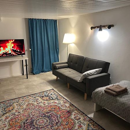 Souterrain Wohnung In Der Naehe Vom Duesseldorfer Flughafen ラーティンゲン エクステリア 写真