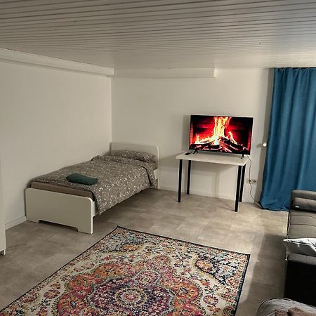 Souterrain Wohnung In Der Naehe Vom Duesseldorfer Flughafen ラーティンゲン エクステリア 写真