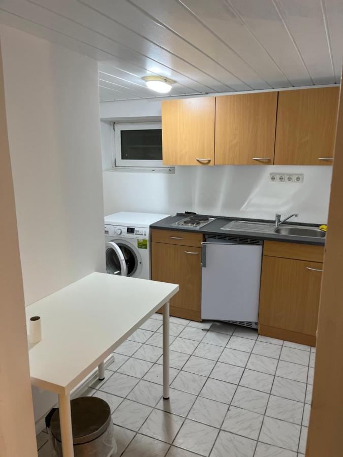 Souterrain Wohnung In Der Naehe Vom Duesseldorfer Flughafen ラーティンゲン エクステリア 写真