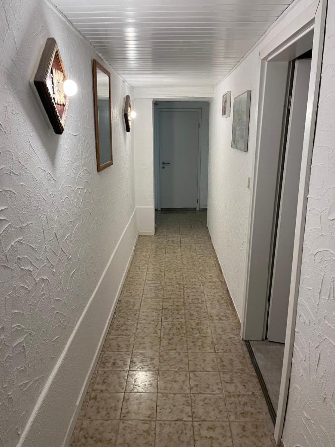 Souterrain Wohnung In Der Naehe Vom Duesseldorfer Flughafen ラーティンゲン エクステリア 写真