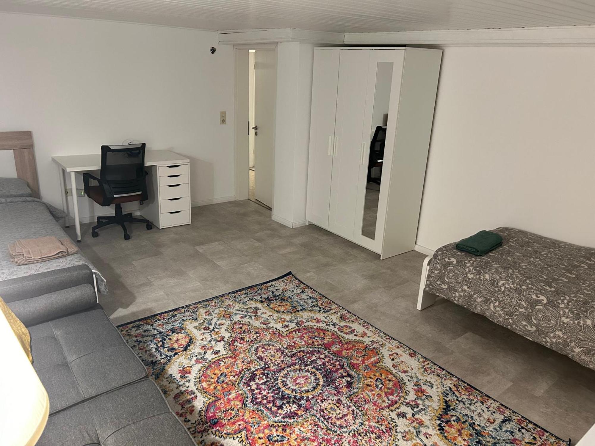 Souterrain Wohnung In Der Naehe Vom Duesseldorfer Flughafen ラーティンゲン エクステリア 写真