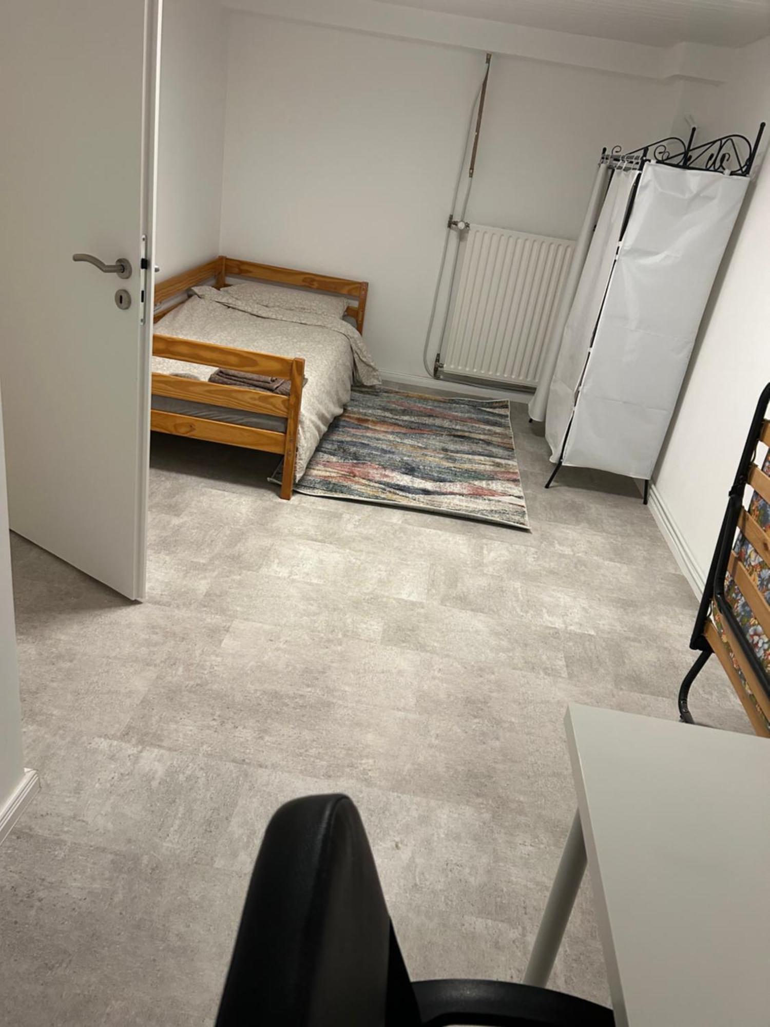 Souterrain Wohnung In Der Naehe Vom Duesseldorfer Flughafen ラーティンゲン エクステリア 写真